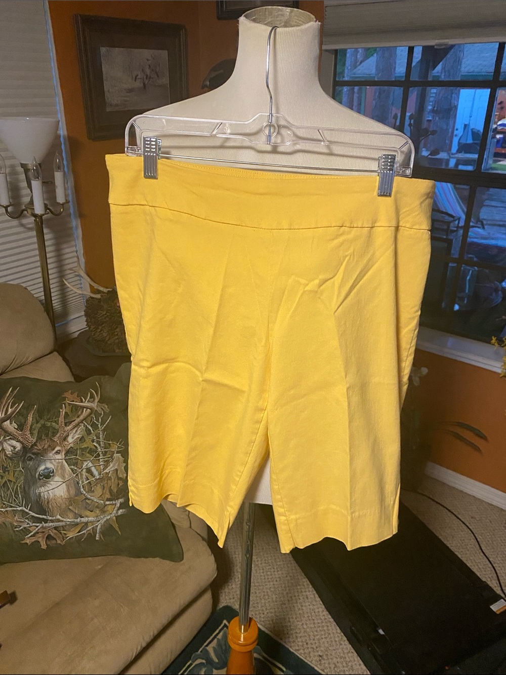 STRETCHY Yellow Bermuda Shorts — Pull-On Comfort